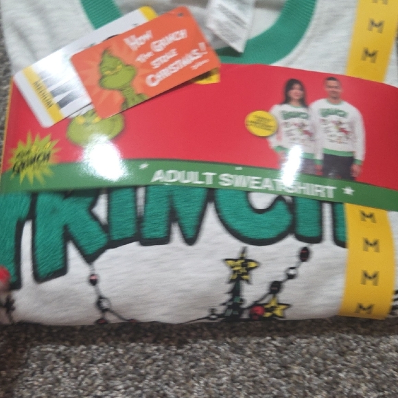 The Grinch & Max Christmas Sweatshirt, medium - Picture 4 of 5